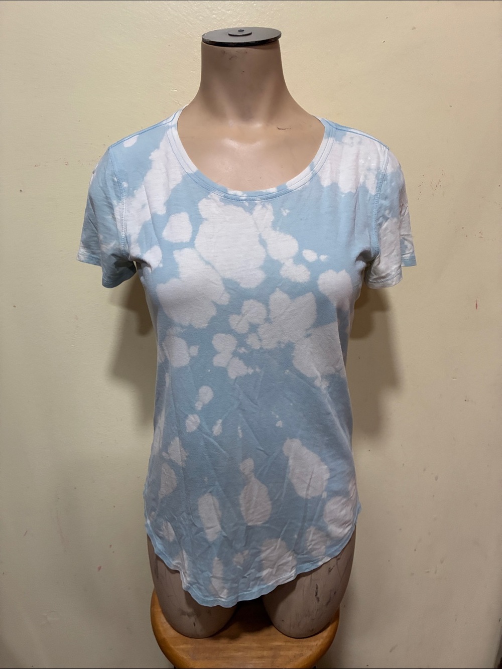 Lululemon Women’s Light Blue Tie-Dye Short Sleeve Tee